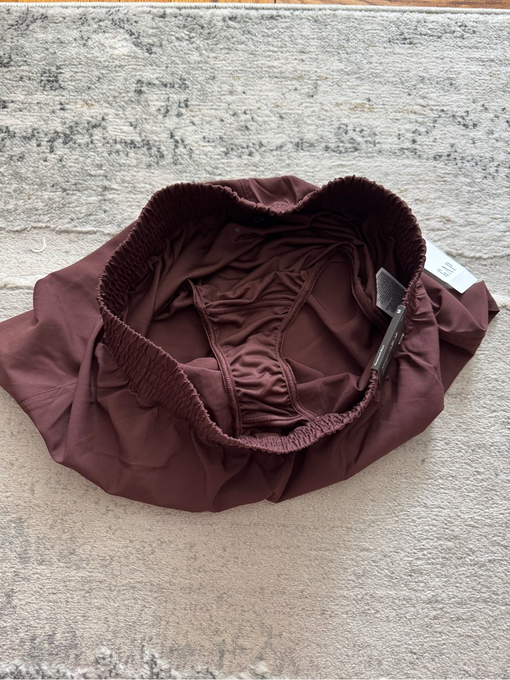 🆕 GapFit 3” Mid Rise Runaround Shorts in chocolate bar brown - Picture 7 of 10